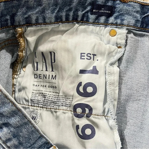 Women Gap jeans size 31 best girlfriend cut relaxed fit in used great condition - Picture 8 of 8